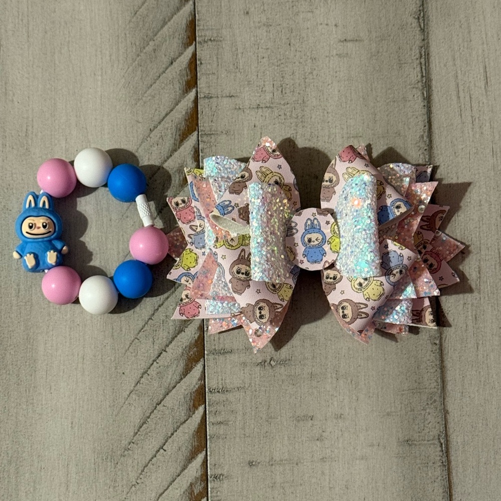 Monster tumbler bow and handle charm